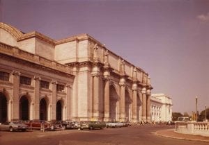 Faded colour photograph from 1974 of Union Station, Washington, DC, fronted by a reiteration of the Arch of Constantine.