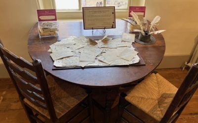 In this colour photograph taken on the top floor of Dr Johnson’s house, pens, paper, inkwell and blotting pad are laid out on the drop-leaf table at which he wrote his dictionary.